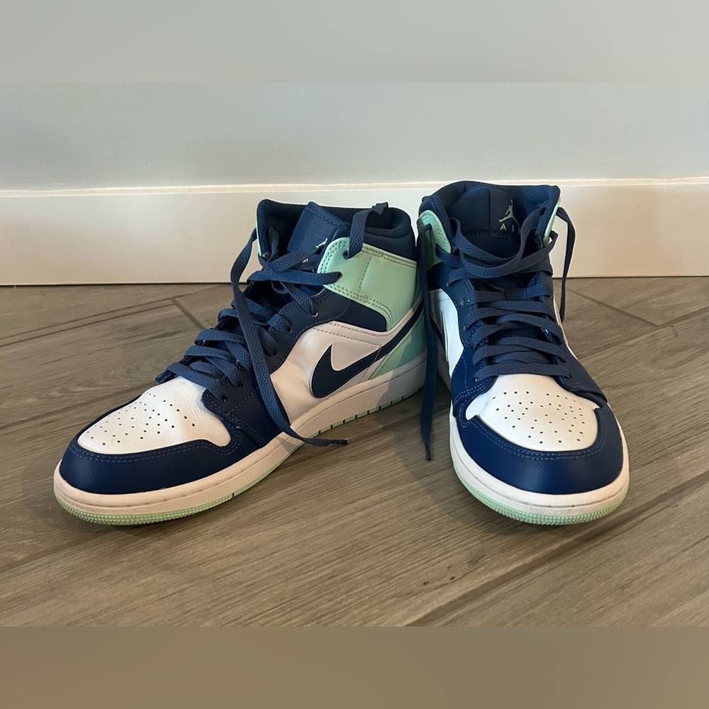 Air Jordan 1 Mens Mid Mystic Navy Mint Foam 554724-413 Size 9, worn once